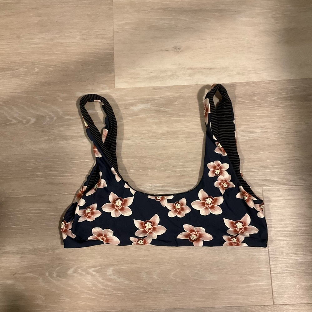 Acacia Birdie Top in Isle